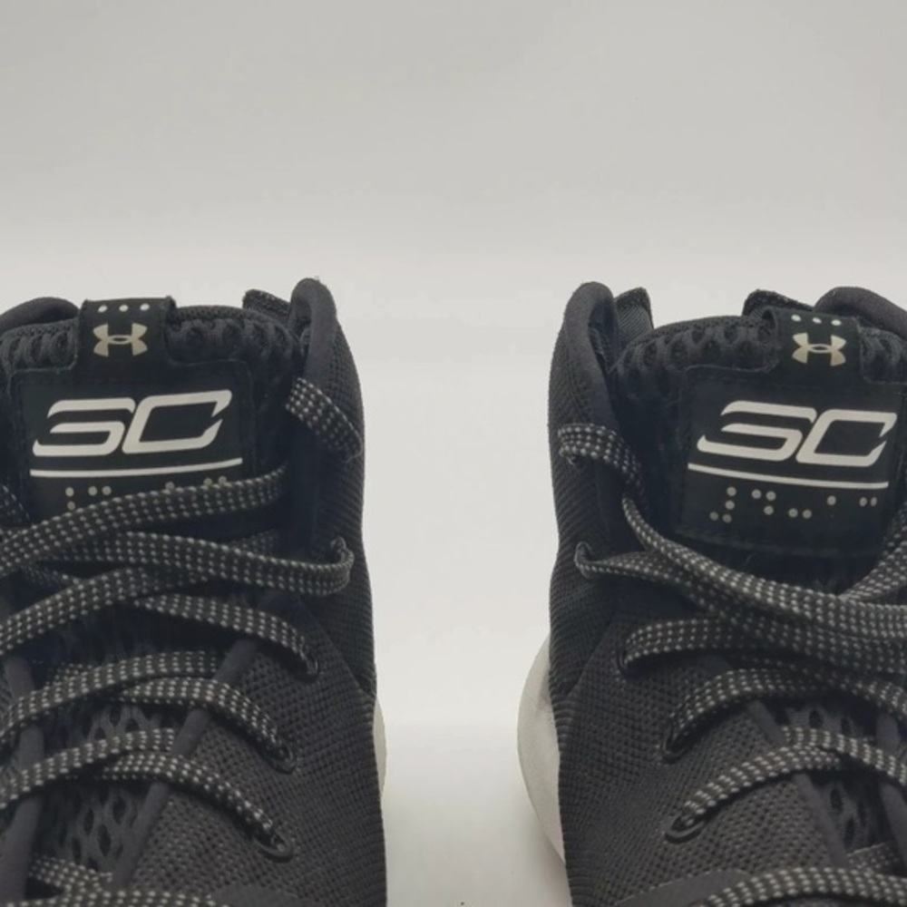 Under Armour Wardell Sc Boy’s Basketball Athletic shoes Size 5.5Y #1295998-001 - Picture 4 of 12
